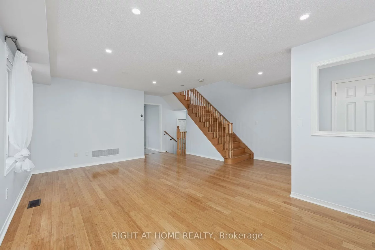 3128, Robert Brown, 1008 - GO Glenorchy, Oakville