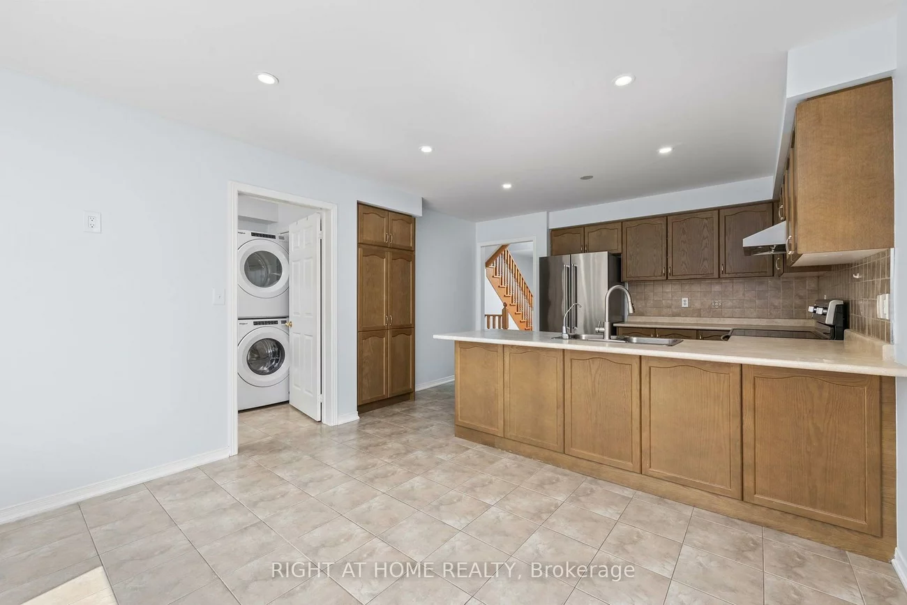 3128, Robert Brown, 1008 - GO Glenorchy, Oakville