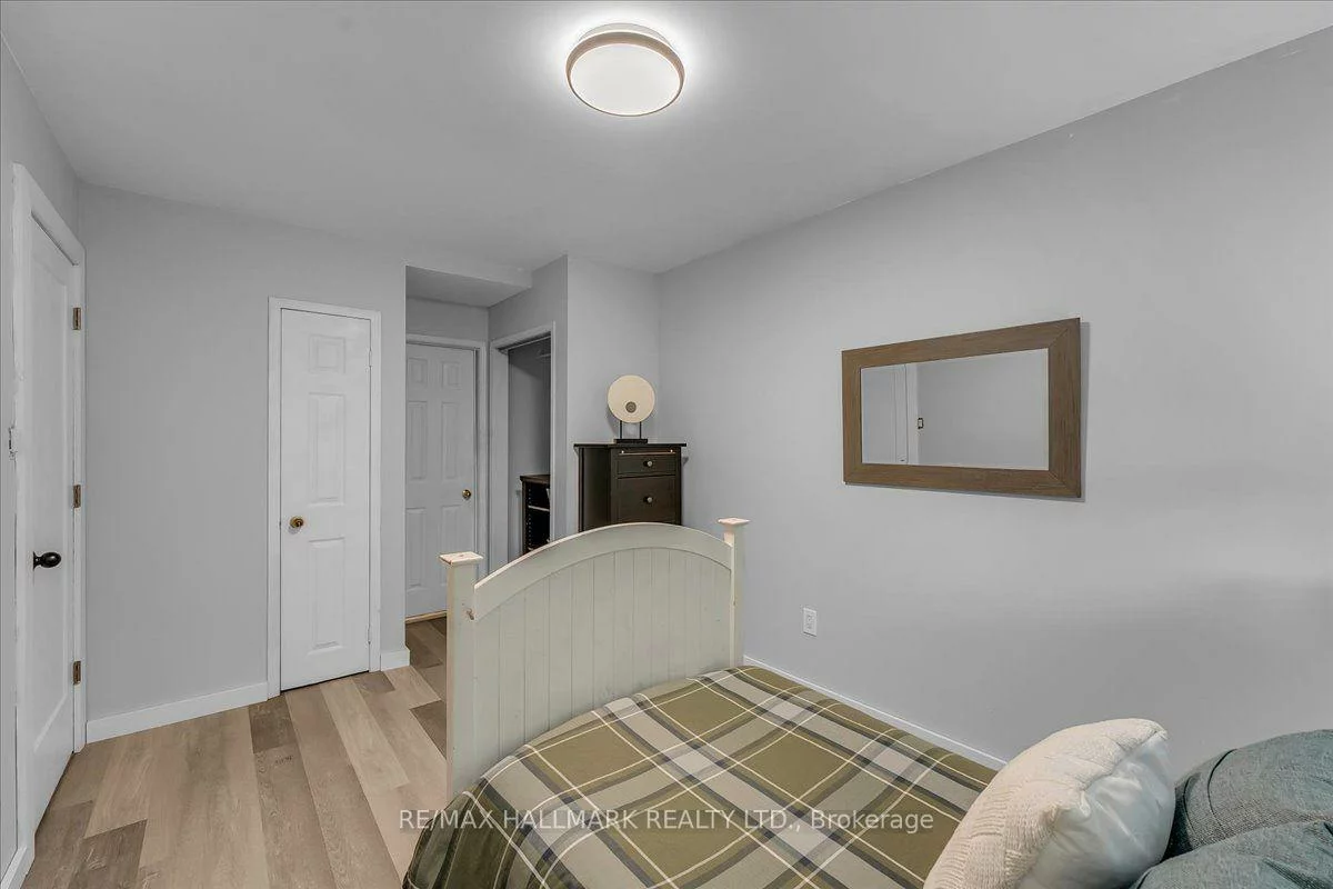 1286, Napier, 1003 - CP College Park, Oakville