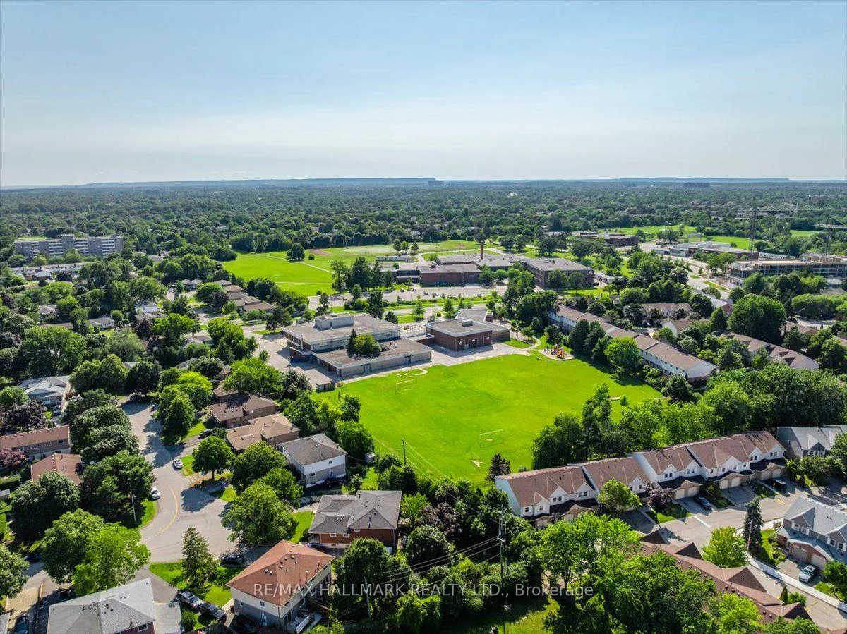 1286, Napier, 1003 - CP College Park, Oakville