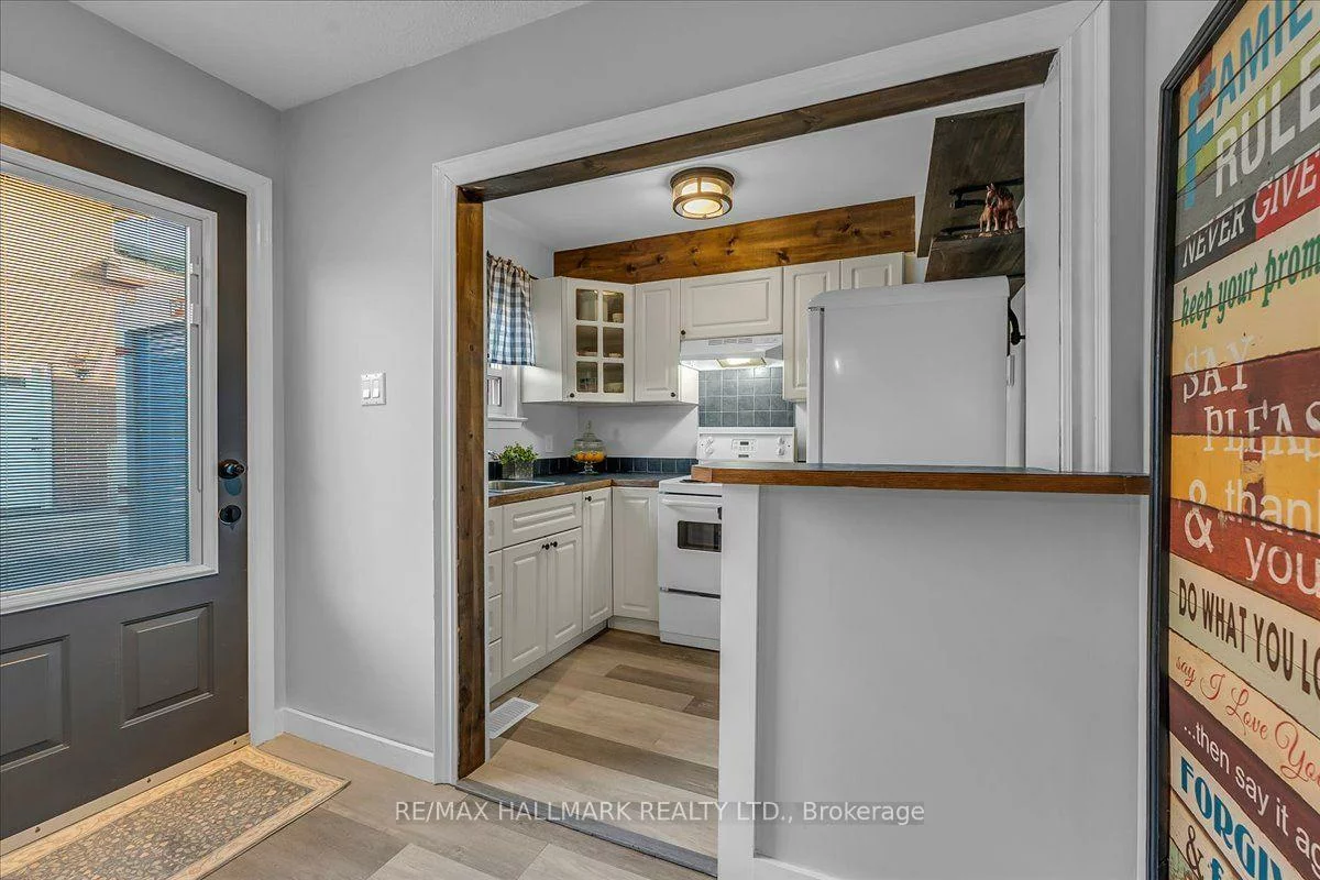 1286, Napier, 1003 - CP College Park, Oakville