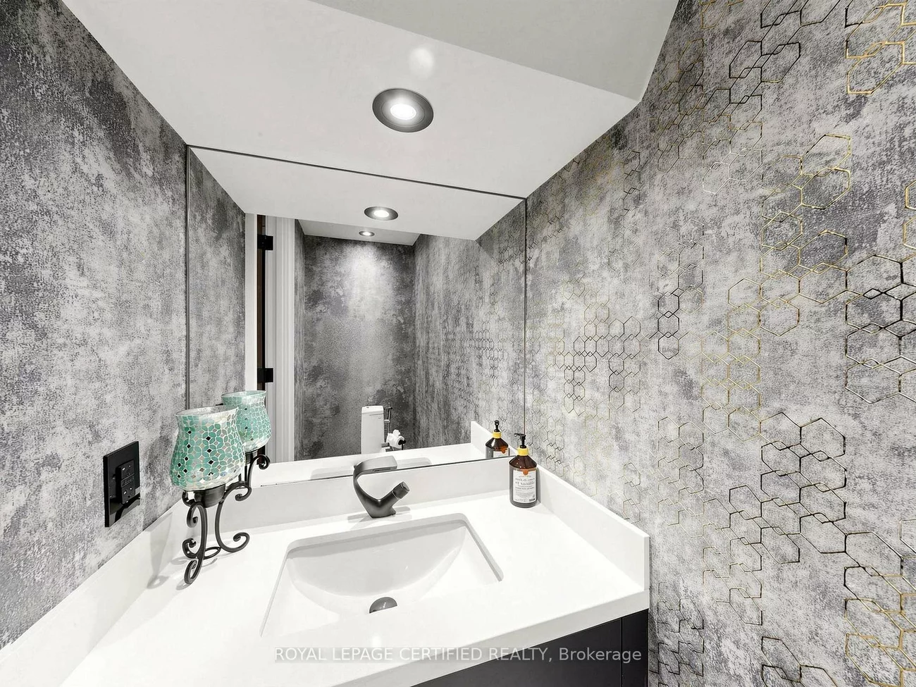 2378, Rebecca, 1001 - BR Bronte, Oakville