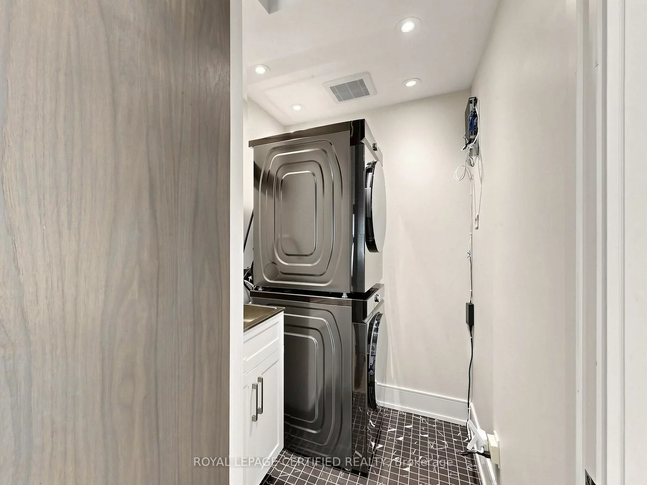 2378, Rebecca, 1001 - BR Bronte, Oakville