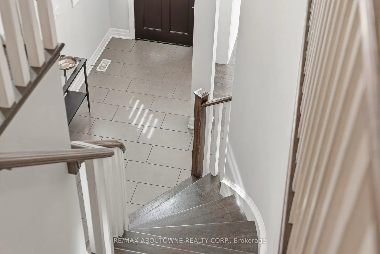 290, Wisteria, 1008 - GO Glenorchy, Oakville