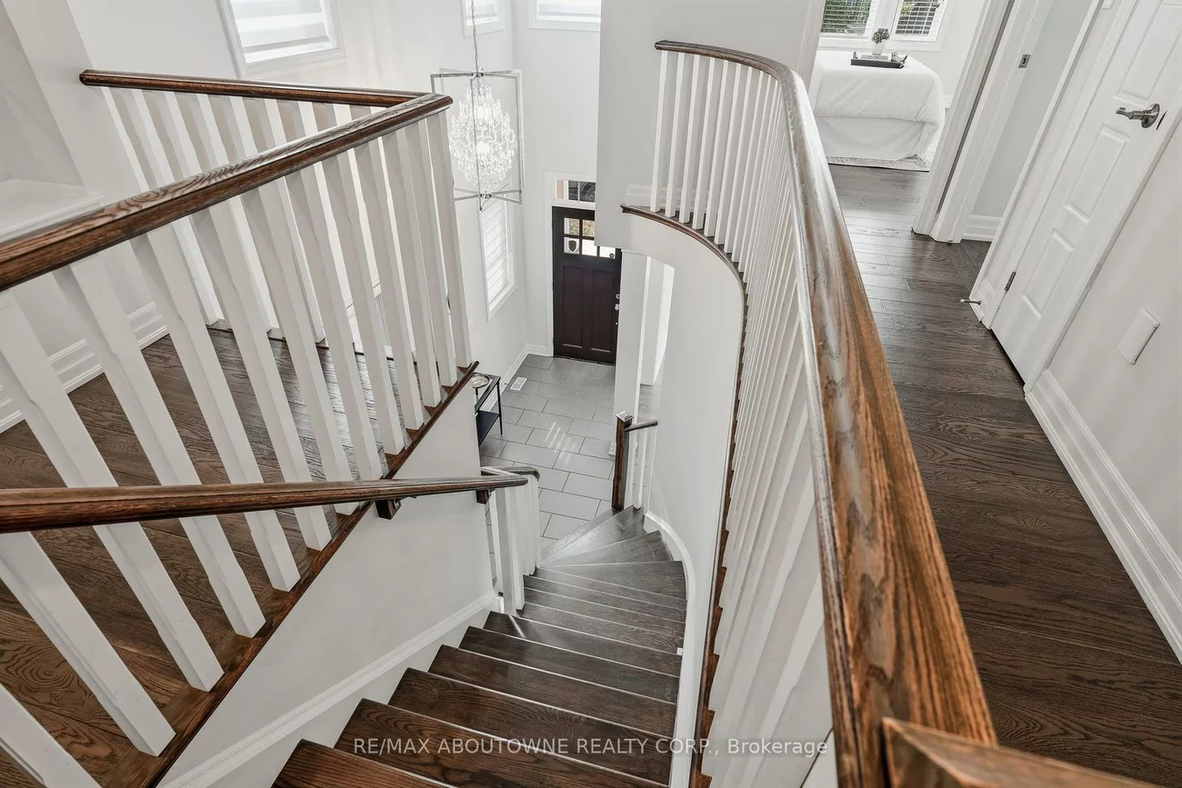 290, Wisteria, 1008 - GO Glenorchy, Oakville