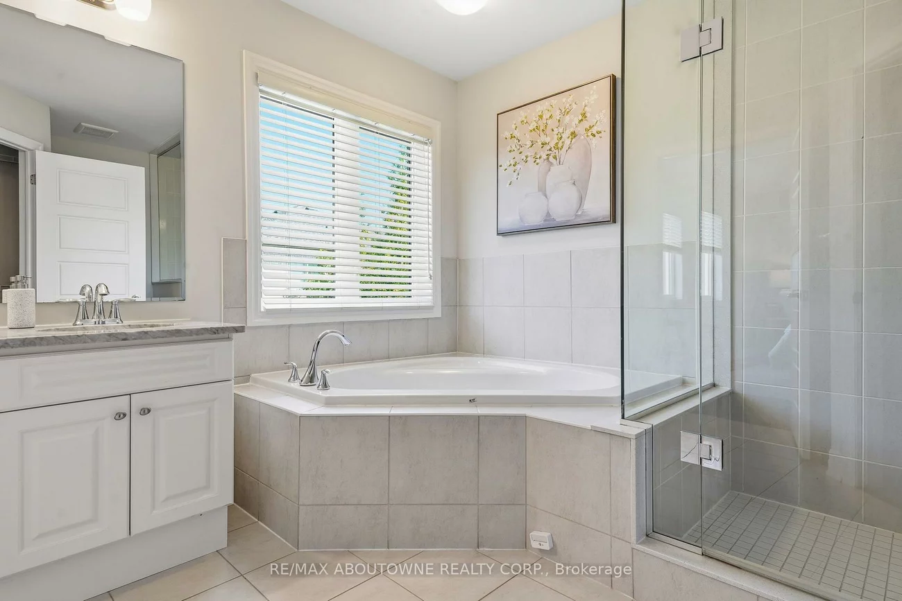 290, Wisteria, 1008 - GO Glenorchy, Oakville