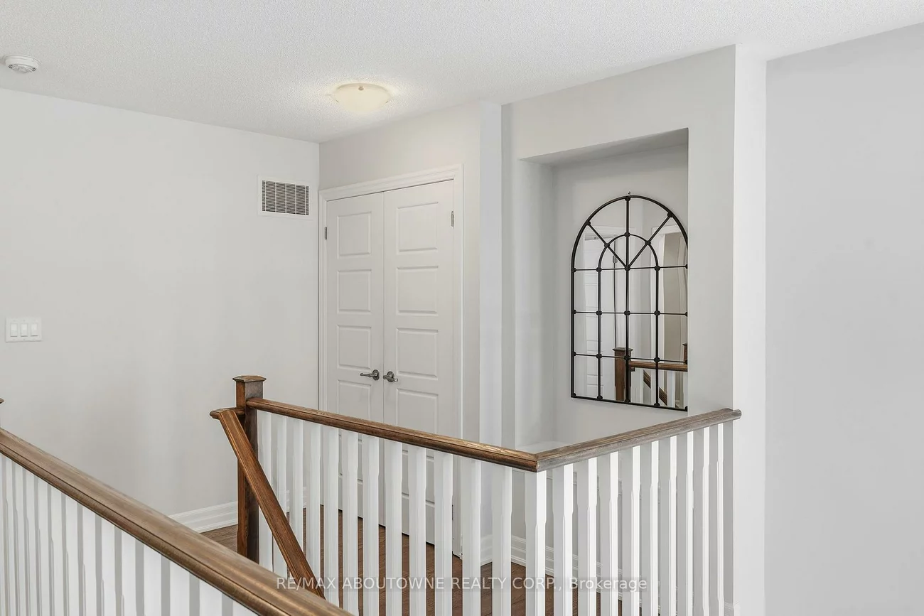 290, Wisteria, 1008 - GO Glenorchy, Oakville