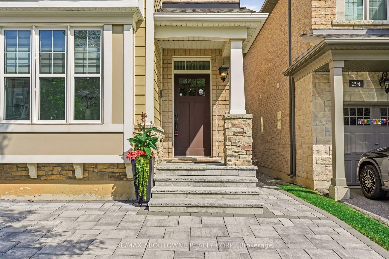 290, Wisteria, 1008 - GO Glenorchy, Oakville