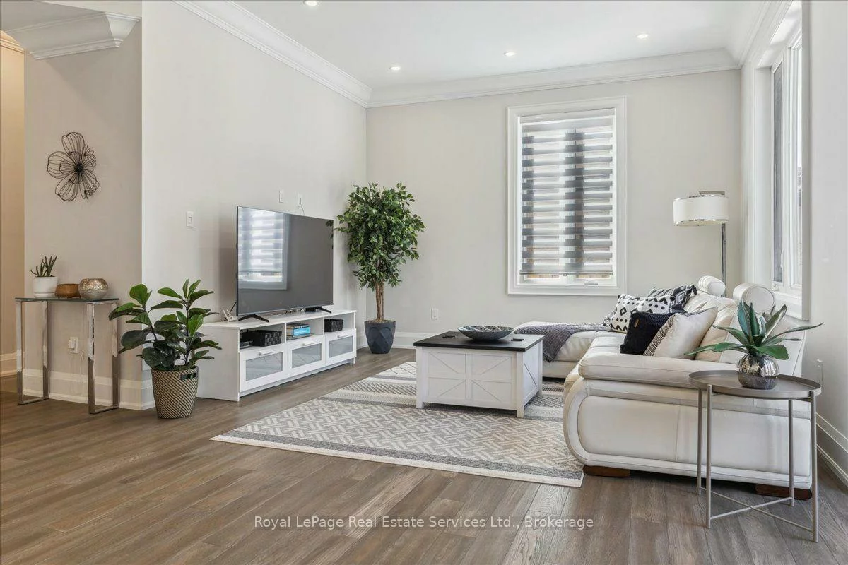 1211, Pinegrove, 1020 - WO West, Oakville