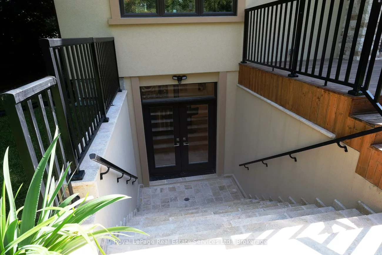 1211, Pinegrove, 1020 - WO West, Oakville