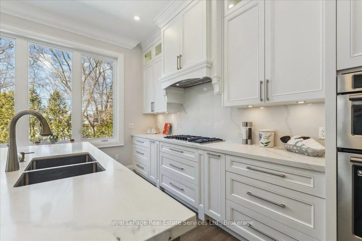 1211, Pinegrove, 1020 - WO West, Oakville