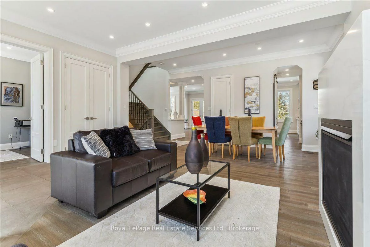 1211, Pinegrove, 1020 - WO West, Oakville