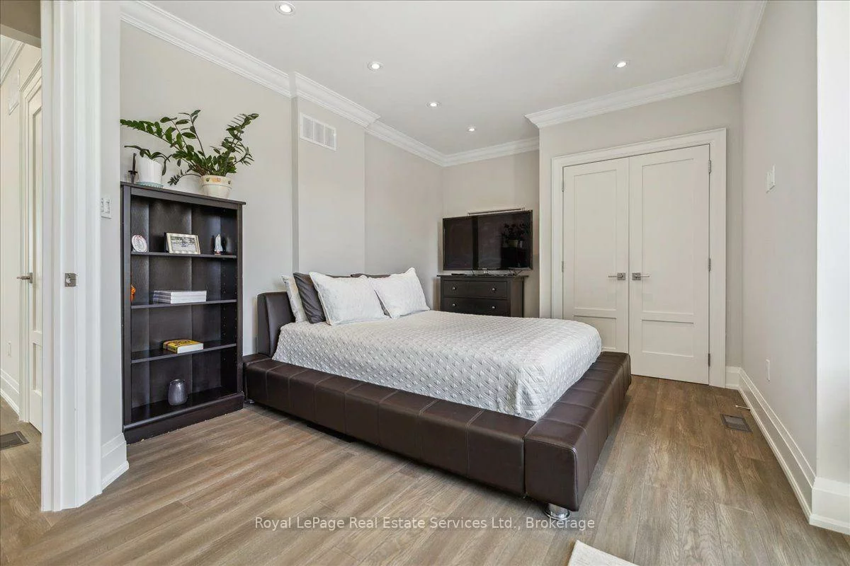 1211, Pinegrove, 1020 - WO West, Oakville