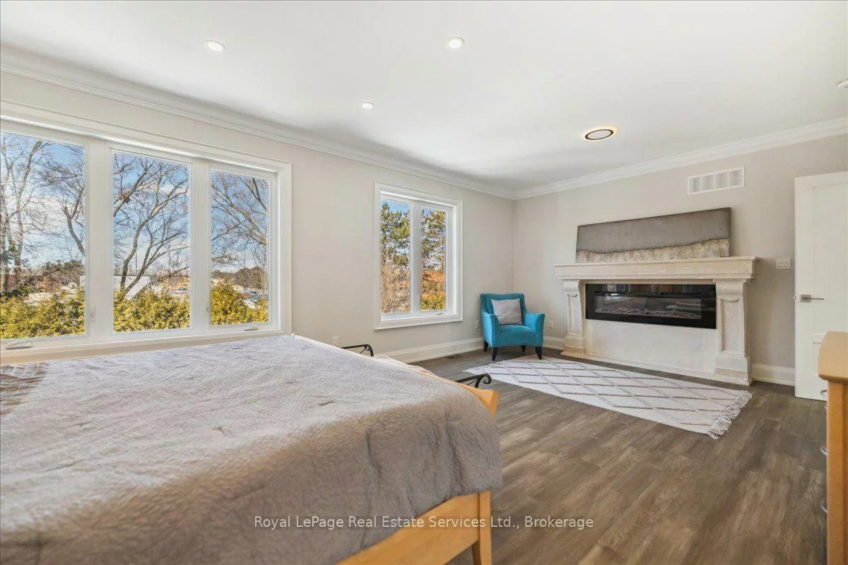 1211, Pinegrove, 1020 - WO West, Oakville