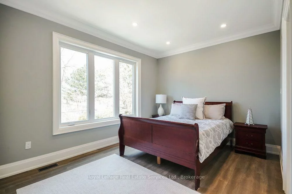 1211, Pinegrove, 1020 - WO West, Oakville