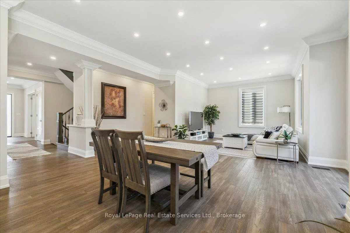 1211, Pinegrove, 1020 - WO West, Oakville