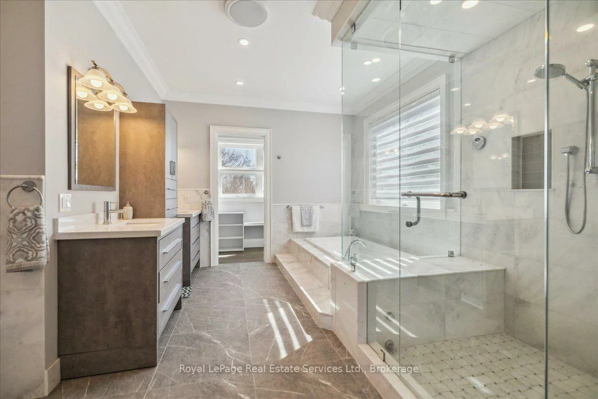 1211, Pinegrove, 1020 - WO West, Oakville
