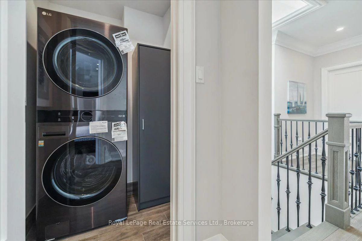 1211, Pinegrove, 1020 - WO West, Oakville