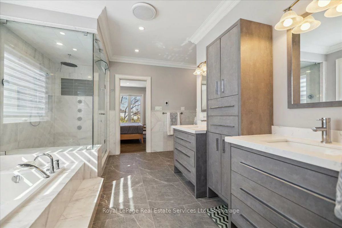 1211, Pinegrove, 1020 - WO West, Oakville