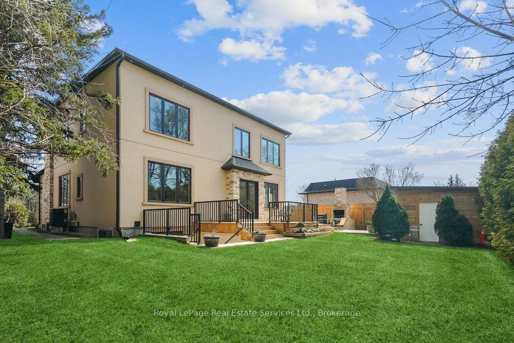 1211, Pinegrove, 1020 - WO West, Oakville