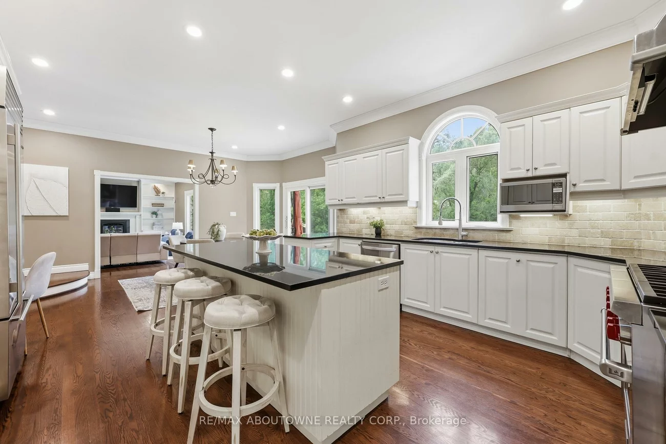437, Cairncroft, 1011 - MO Morrison, Oakville