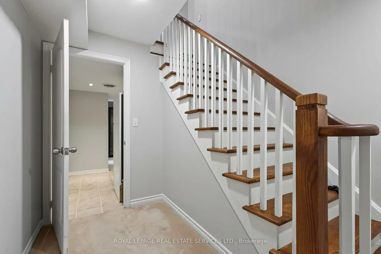 2329, Glenfield, 1022 - WT West Oak Trails, Oakville