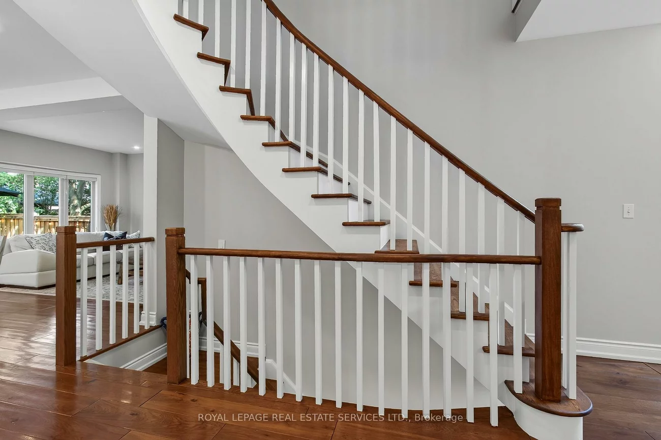2329, Glenfield, 1022 - WT West Oak Trails, Oakville