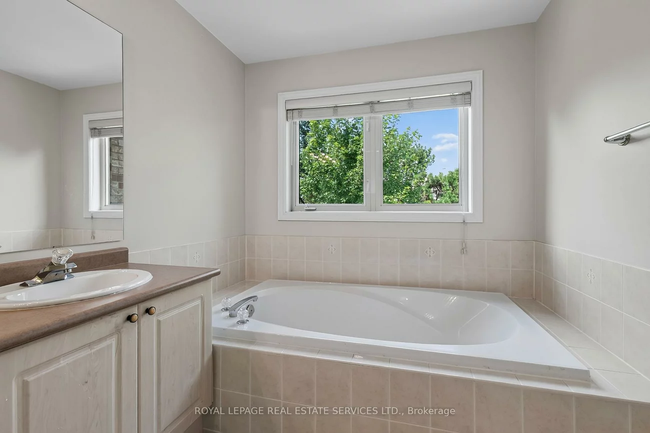 2329, Glenfield, 1022 - WT West Oak Trails, Oakville