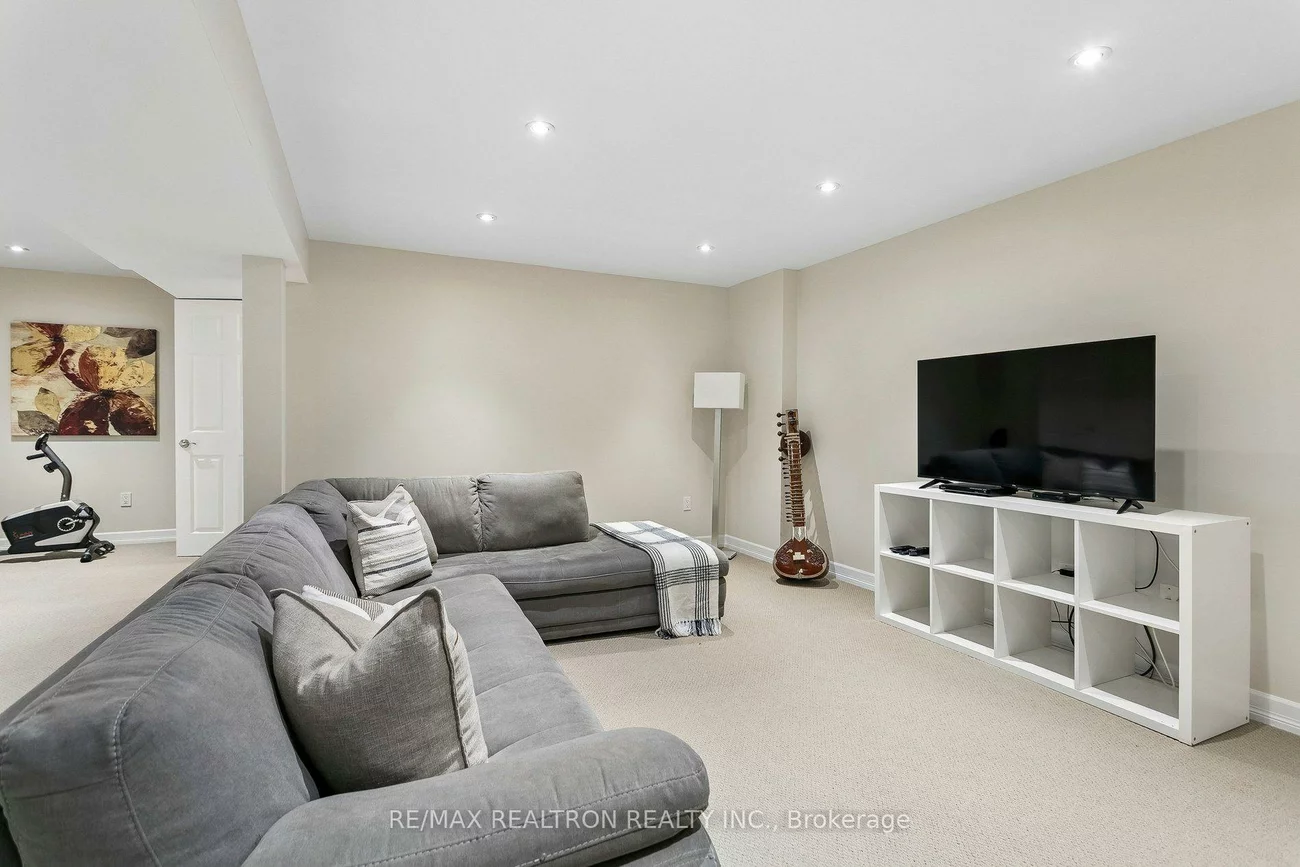 2537, Addingham, 1004 - CV Clearview, Oakville