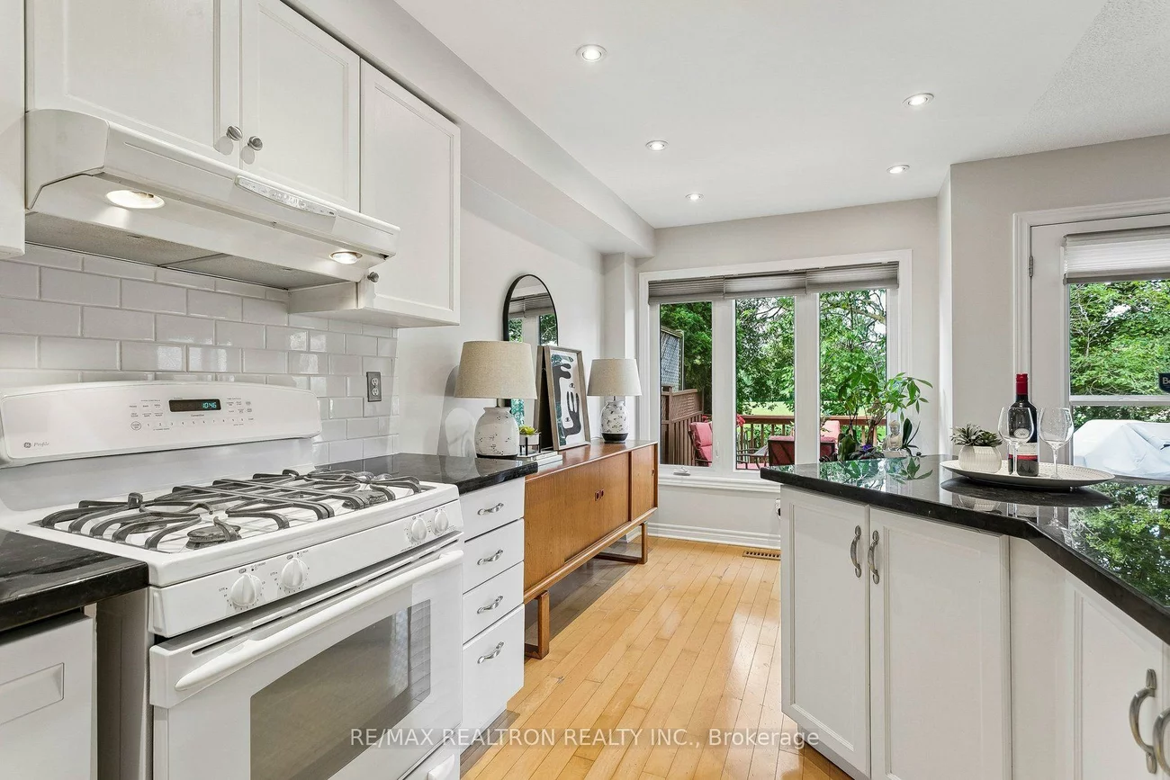 2537, Addingham, 1004 - CV Clearview, Oakville