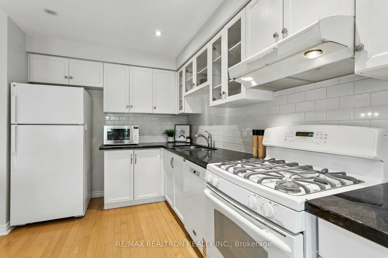 2537, Addingham, 1004 - CV Clearview, Oakville