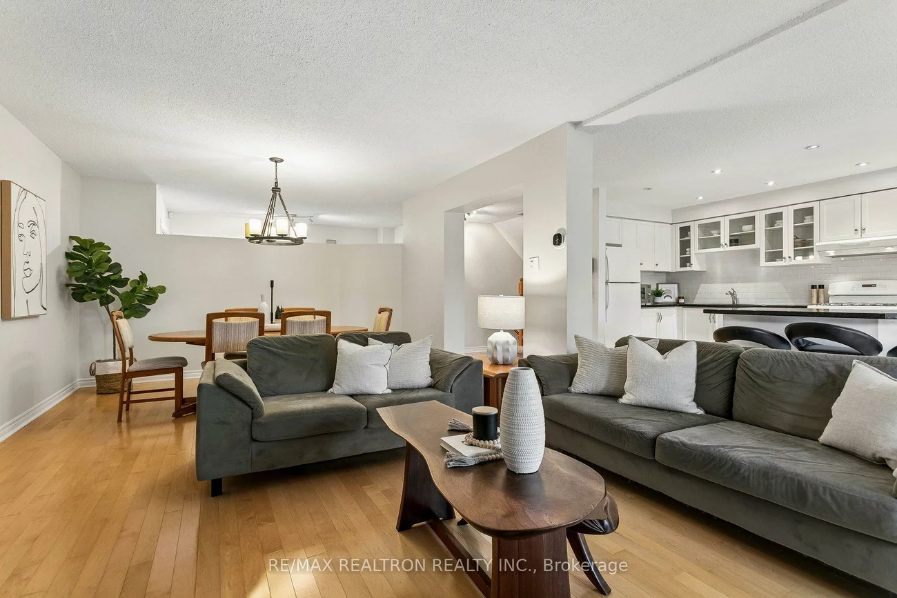 2537, Addingham, 1004 - CV Clearview, Oakville