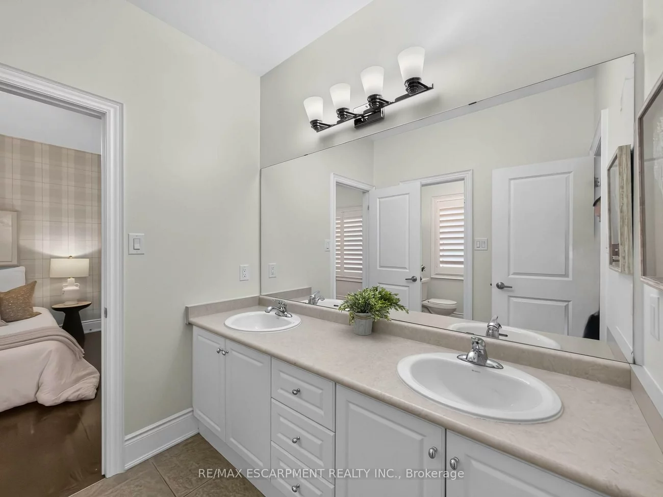 2121, Blackforest, 1022 - WT West Oak Trails, Oakville