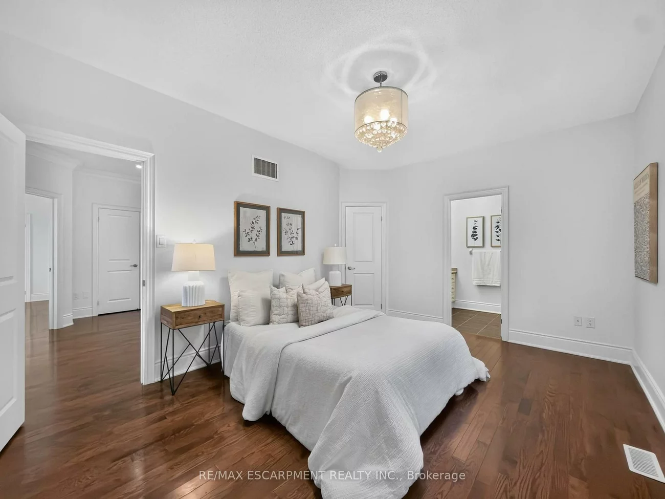 2121, Blackforest, 1022 - WT West Oak Trails, Oakville
