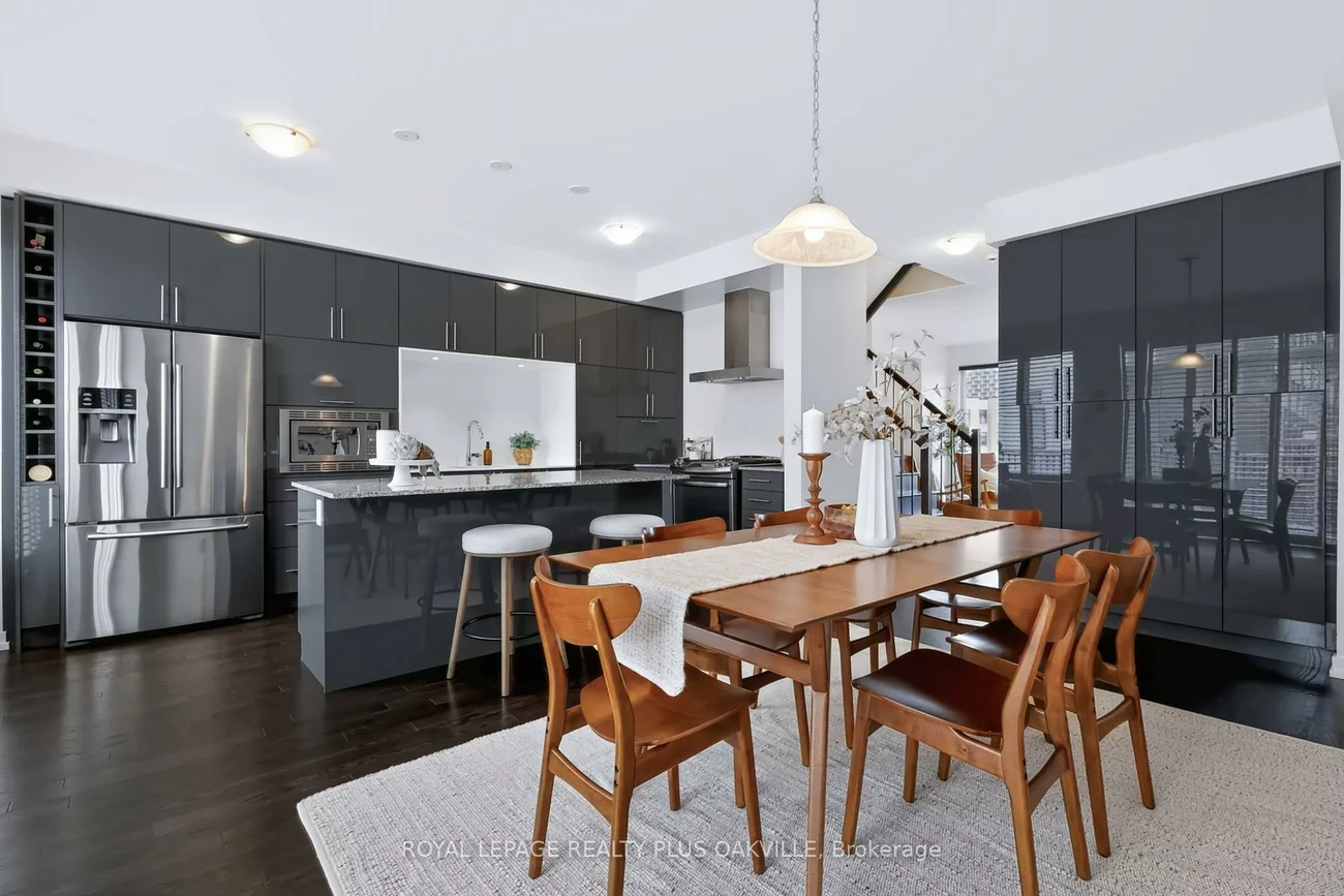 211, Squire, 1008 - GO Glenorchy, Oakville