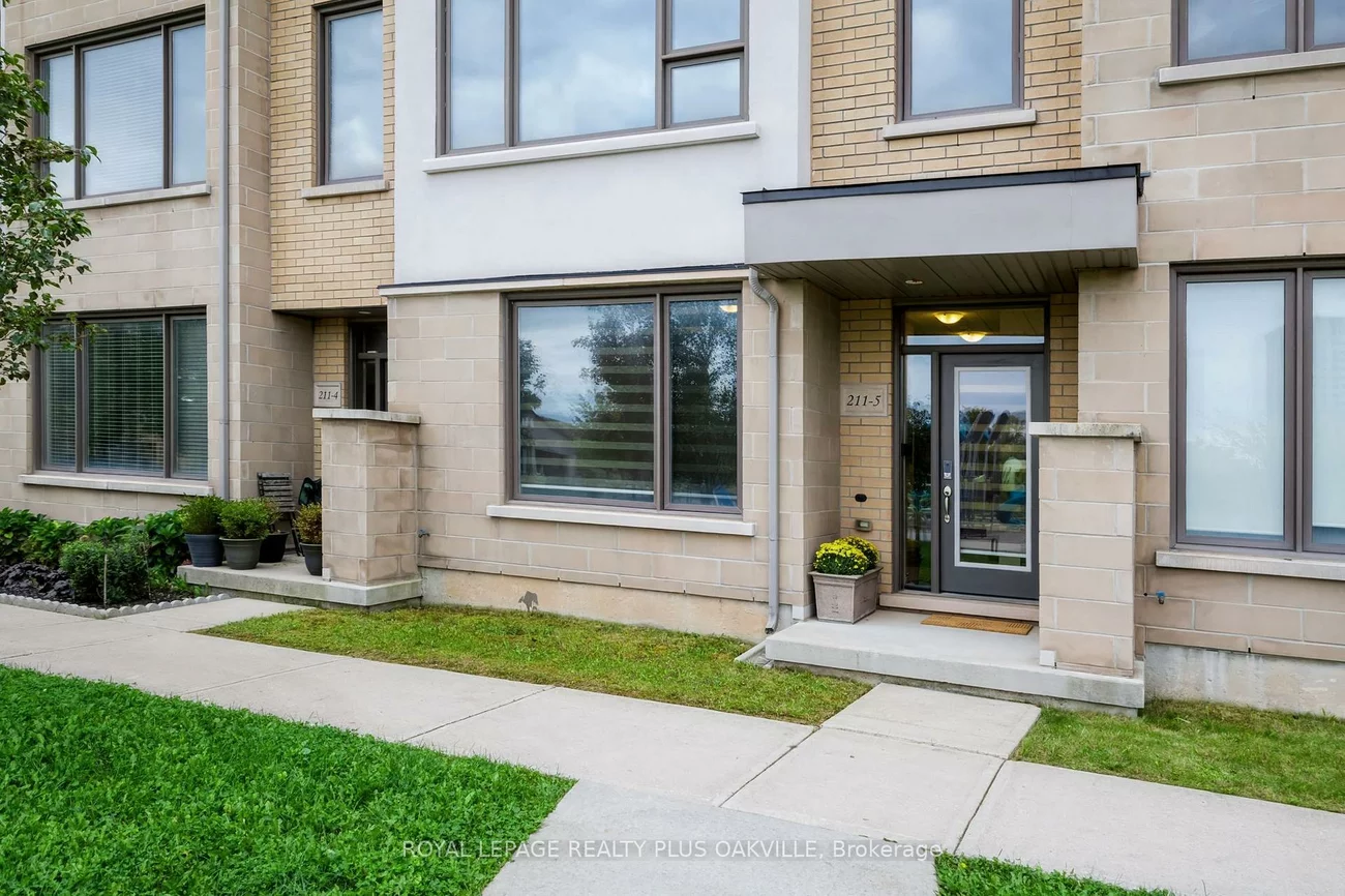 211, Squire, 1008 - GO Glenorchy, Oakville