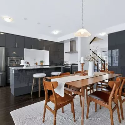 211, Squire, 1008 - GO Glenorchy, Oakville