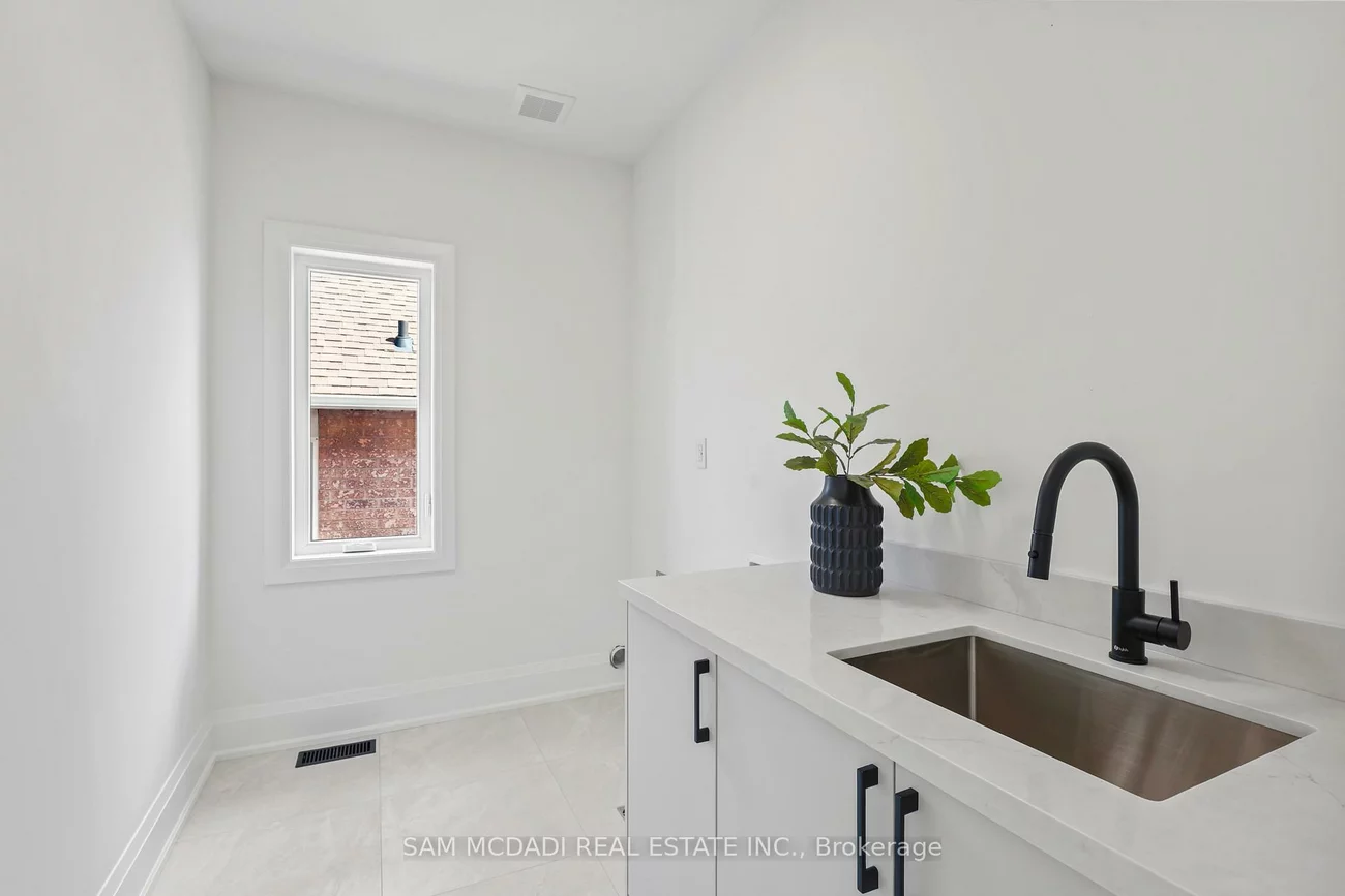2350, Eighth, 1018 - WC Wedgewood Creek, Oakville