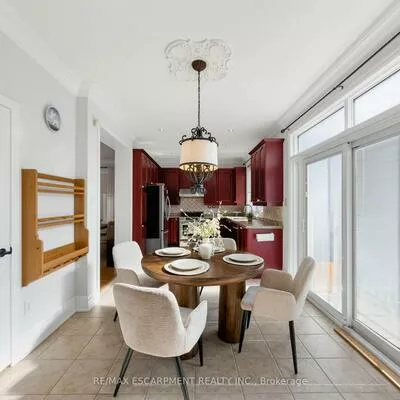 1396, Thorncrest, 1022 - WT West Oak Trails, Oakville