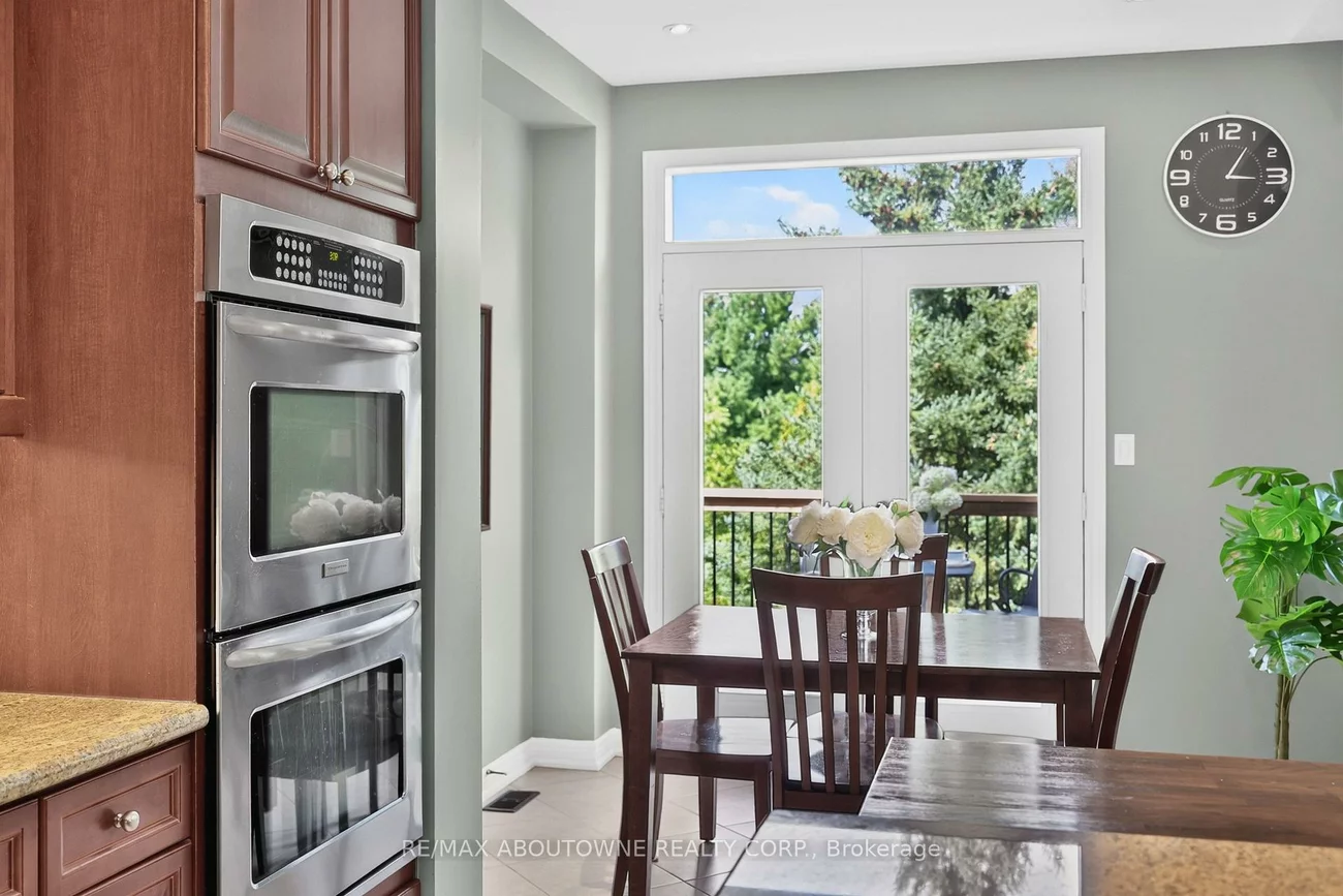 2269, Whitworth, 1000 - BC Bronte Creek, Oakville