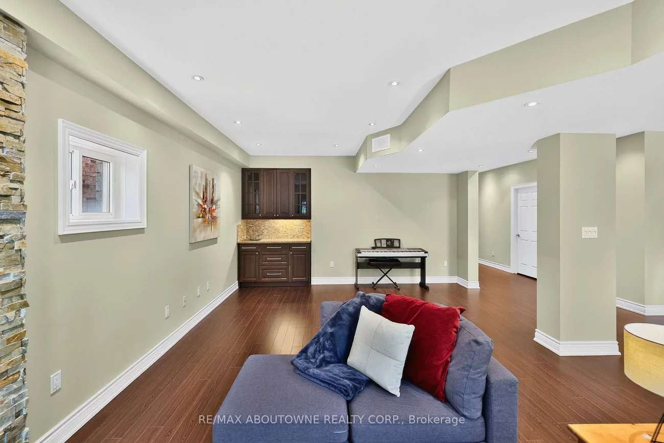 2269, Whitworth, 1000 - BC Bronte Creek, Oakville