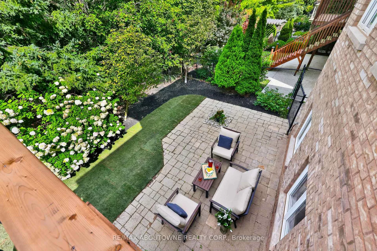 2269, Whitworth, 1000 - BC Bronte Creek, Oakville