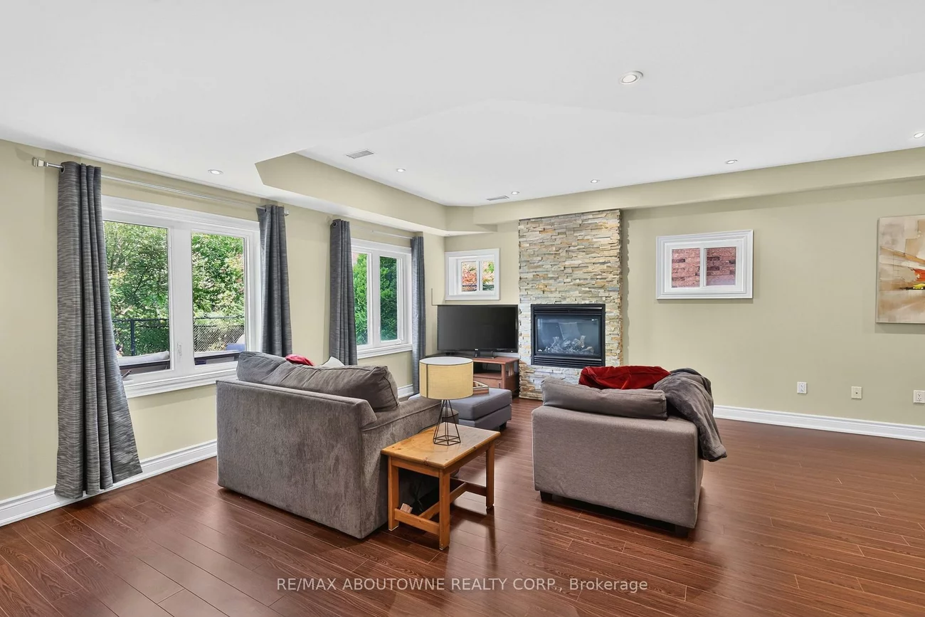 2269, Whitworth, 1000 - BC Bronte Creek, Oakville
