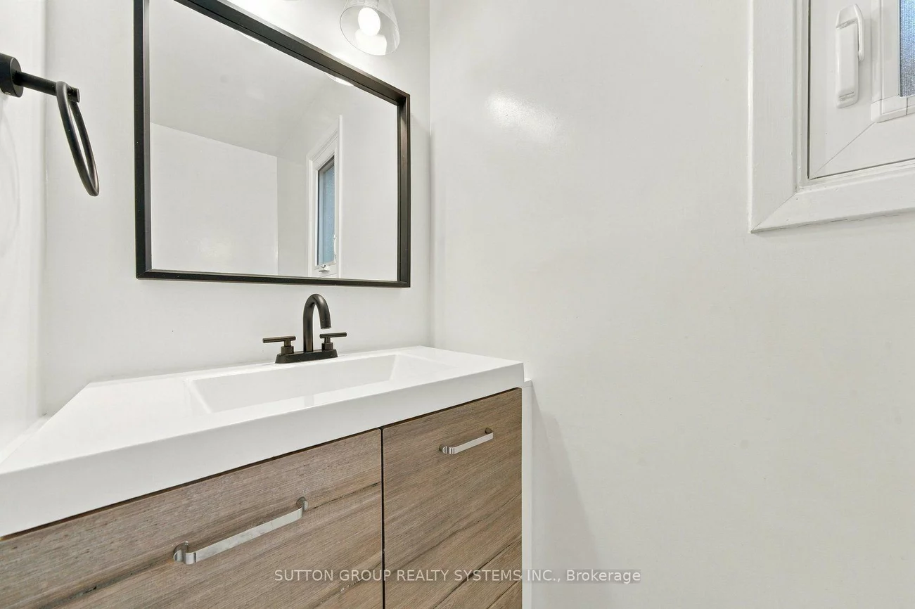 2250, Munn's, 1015 - RO River Oaks, Oakville