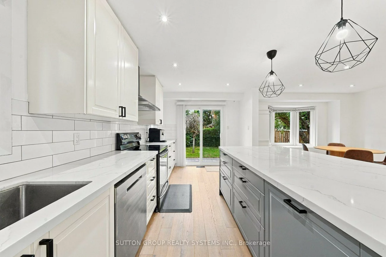 2250, Munn's, 1015 - RO River Oaks, Oakville