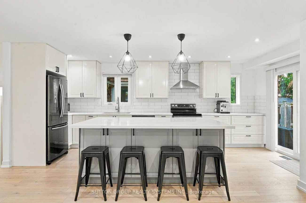 2250, Munn's, 1015 - RO River Oaks, Oakville