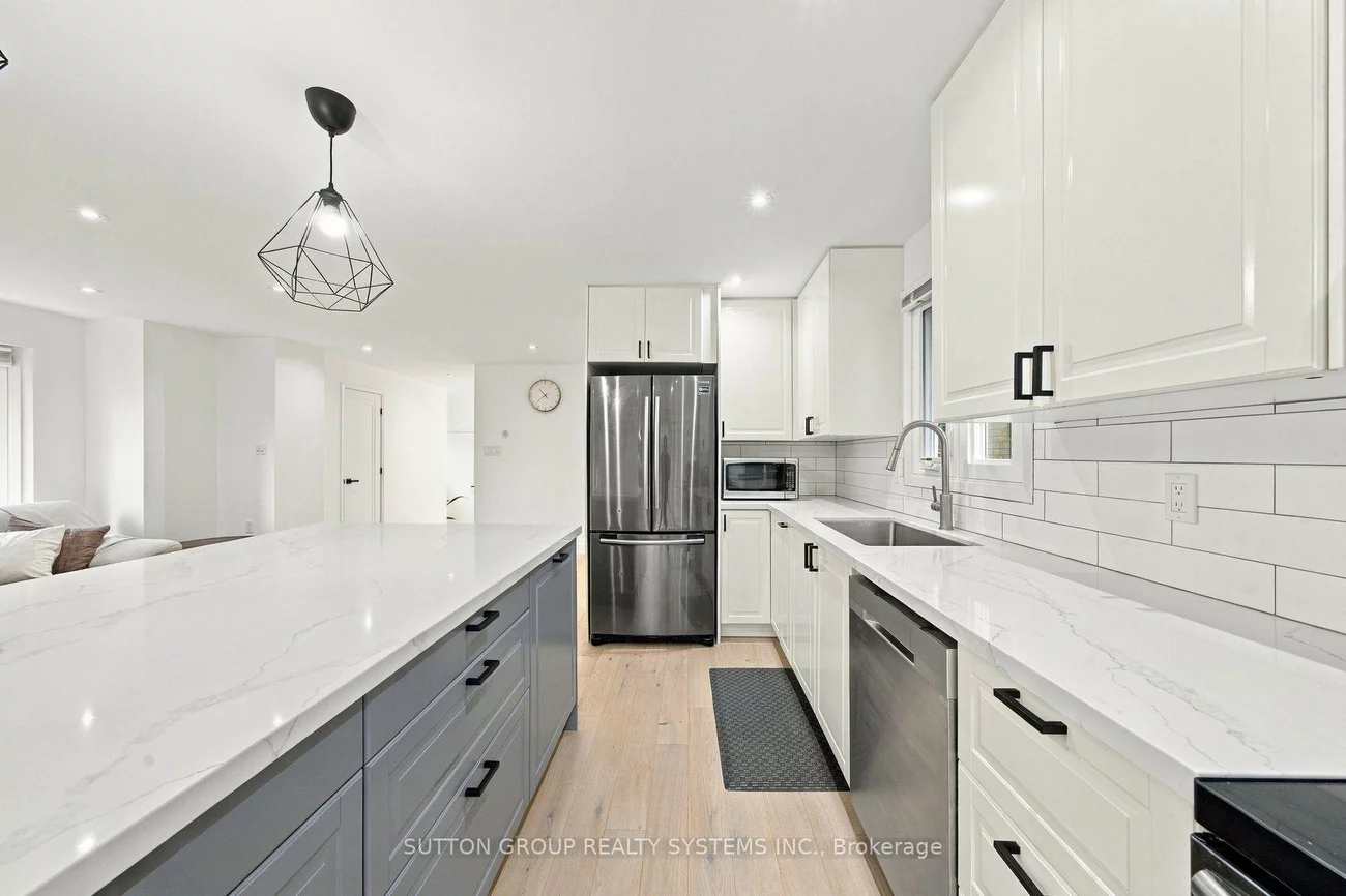 2250, Munn's, 1015 - RO River Oaks, Oakville