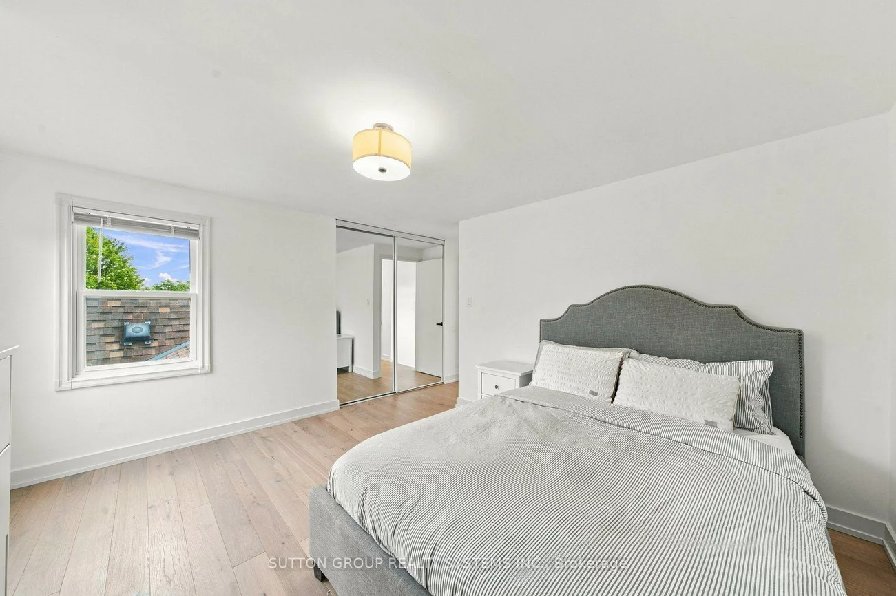 2250, Munn's, 1015 - RO River Oaks, Oakville