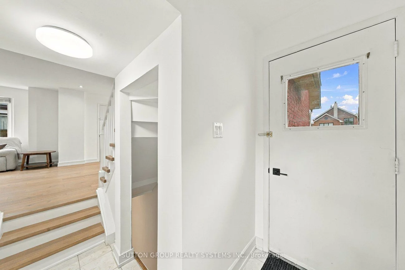 2250, Munn's, 1015 - RO River Oaks, Oakville