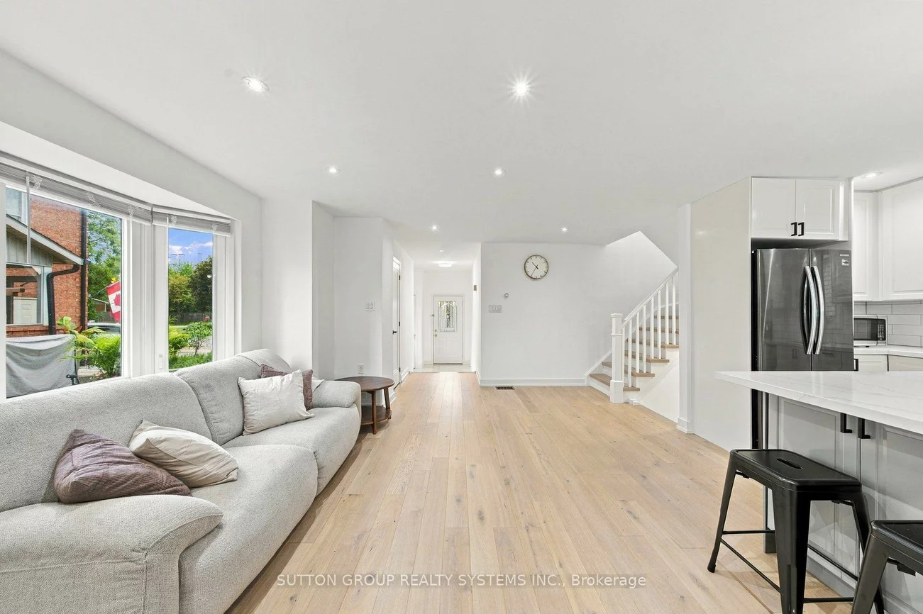 2250, Munn's, 1015 - RO River Oaks, Oakville